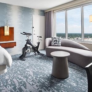 Zimmer mit Kingsize-Bett